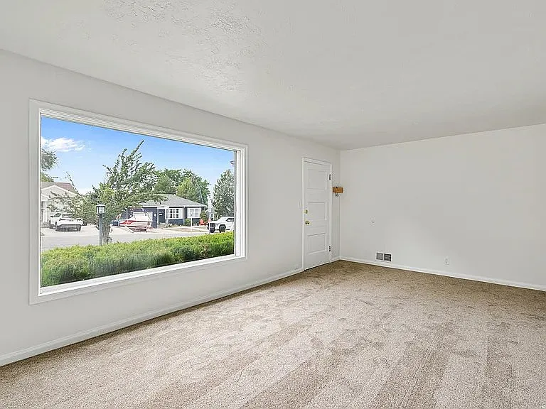 New, New, New! Canyon Rim / E. Millcreek Area. Location, Location, Location! — Photo 3