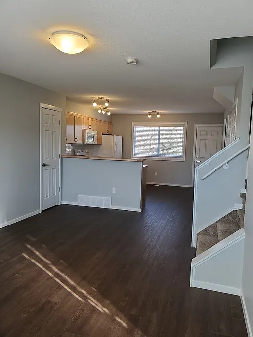 2 bed, 2.5 bath, 1200 sqft, $2,000 — Photo 4