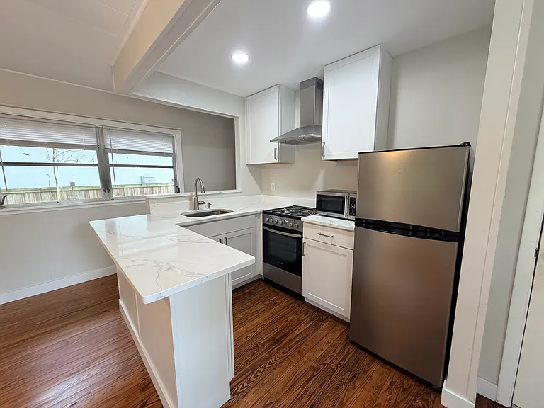 2121 E Central Blvd #1 — Photo 8