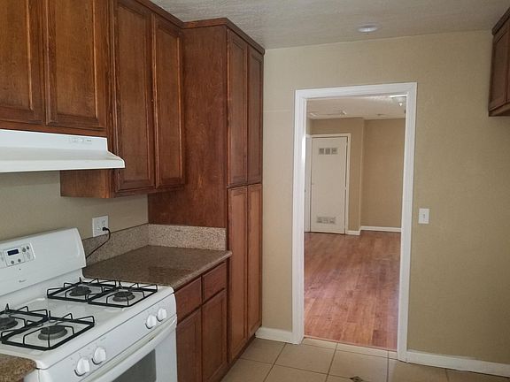 Kitchen to Dinning room