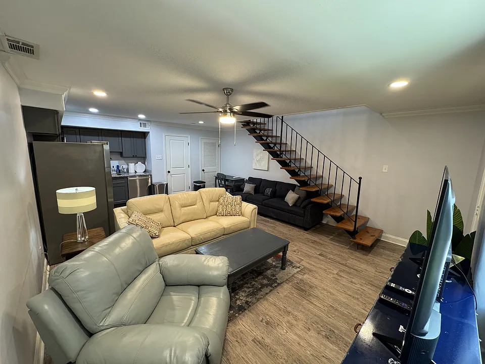 2413 Houma Blvd #B