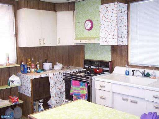 3rd image of 109 W Olney Ave