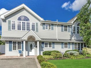 36 Faith Ln, Westbury, NY 11590