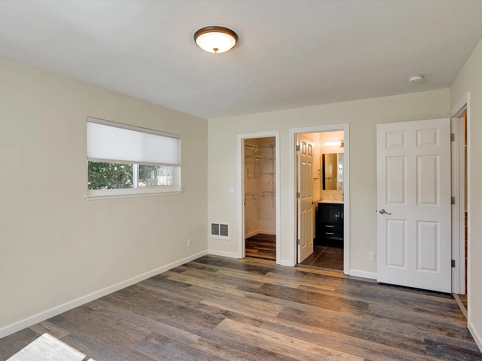 2 bed, 1100 sqft, $5,000 — Photo 4