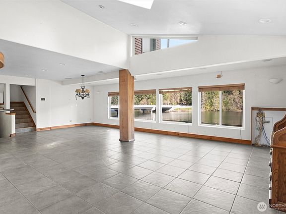3rd image of 961 W Lake Samish Dr