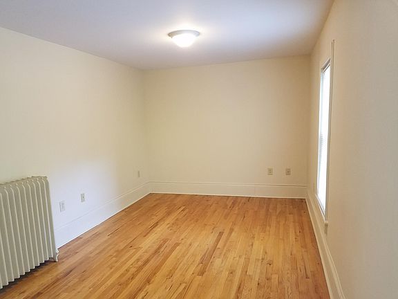 2nd image of 250 Caroline St