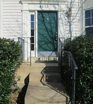 3rd image of 43112 Candlewick Sq