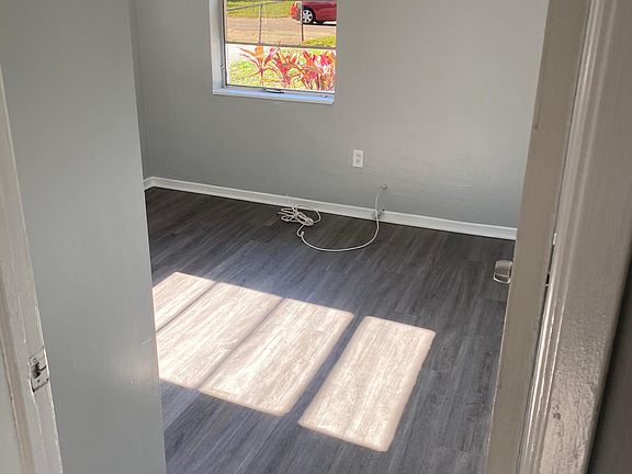 4th image of 313 W Valencia St