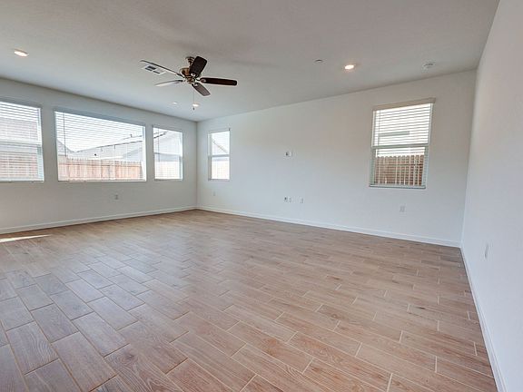 4th image of 3433 N Gorma