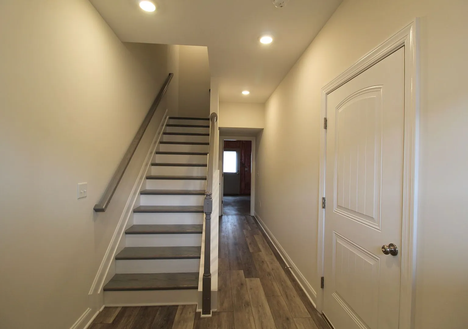 Spacious 3-Bedroom Townhome in Crescent Ridge with Garage & Private Patio — Photo 2