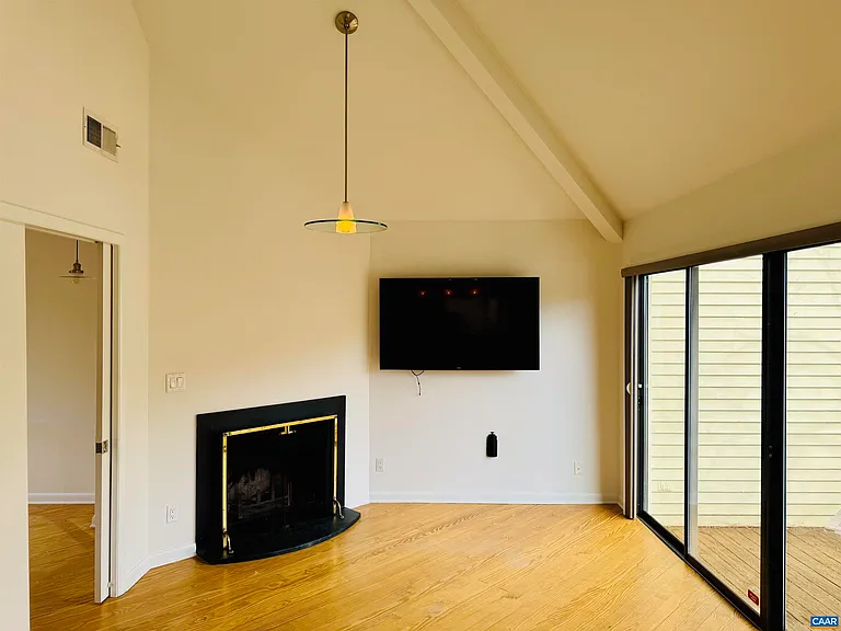 1238 Chatham Rdg — Photo 3