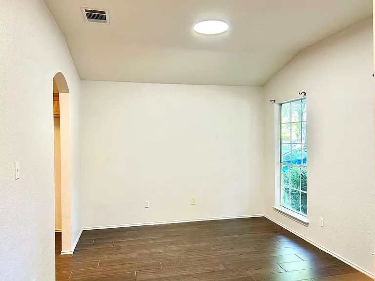 615 Settlement St — Photo 5
