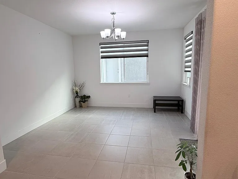 58 E Kamyar Pl — Photo 9