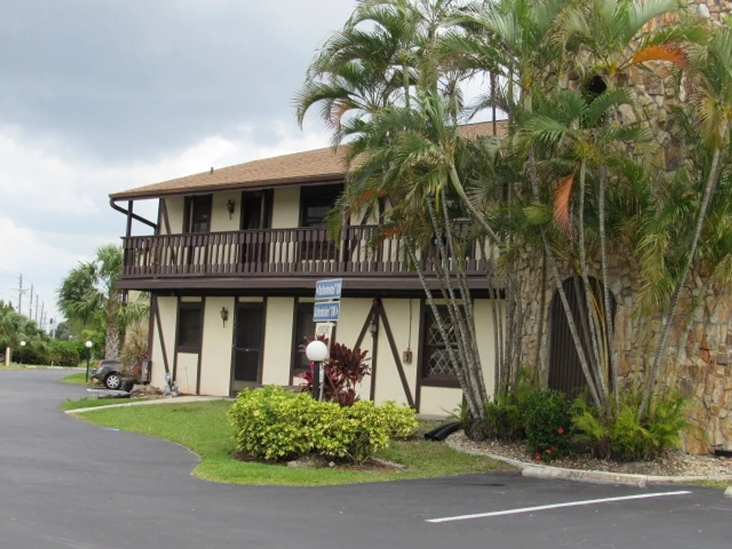 2 Bedroom 2 Bath Condo in Forest Village — Photo 3