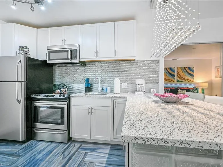 5940 English Oaks Ln — Photo 26