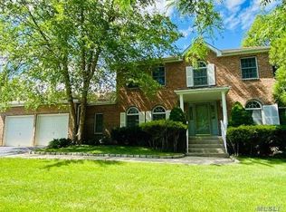 43 Lincoln Ave, Smithtown, NY 11787