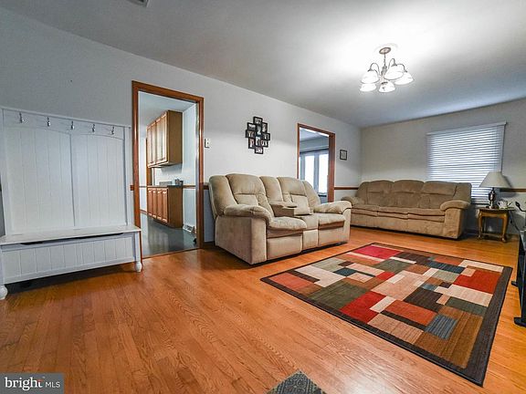 4th image of 44687 Emma Ln