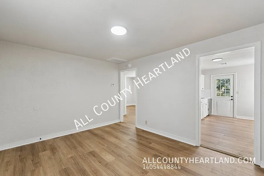 Charming 2 Bed, 1 Bath Home in Oklahoma City! — Photo 3