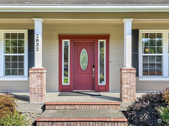 5th image of 2832 Benjamin Court SE