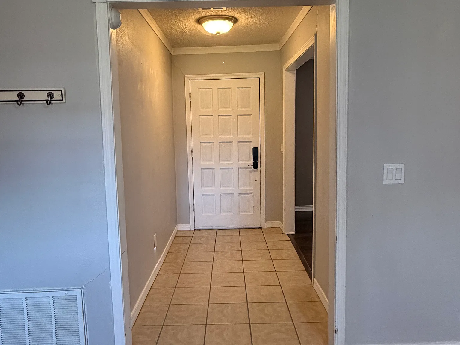 723 SE Sullivan Dr — Photo 3
