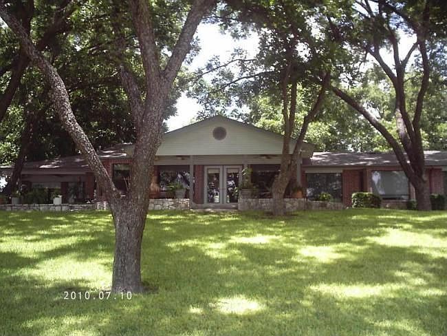 1st image of 3050 River Oaks Dr