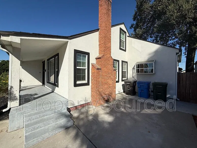 4 bed, 2.0 bath, 1800 sqft, $2,495 — Photo 2