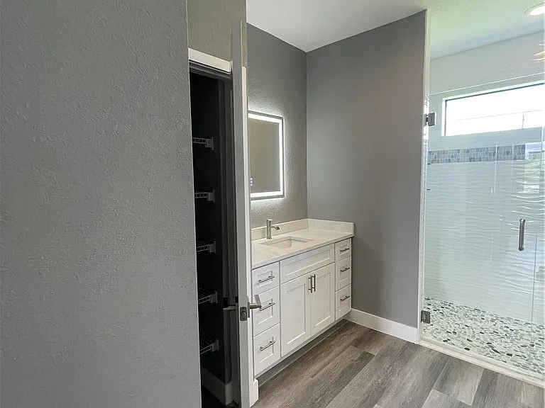 610 Floyd Ave S — Photo 12