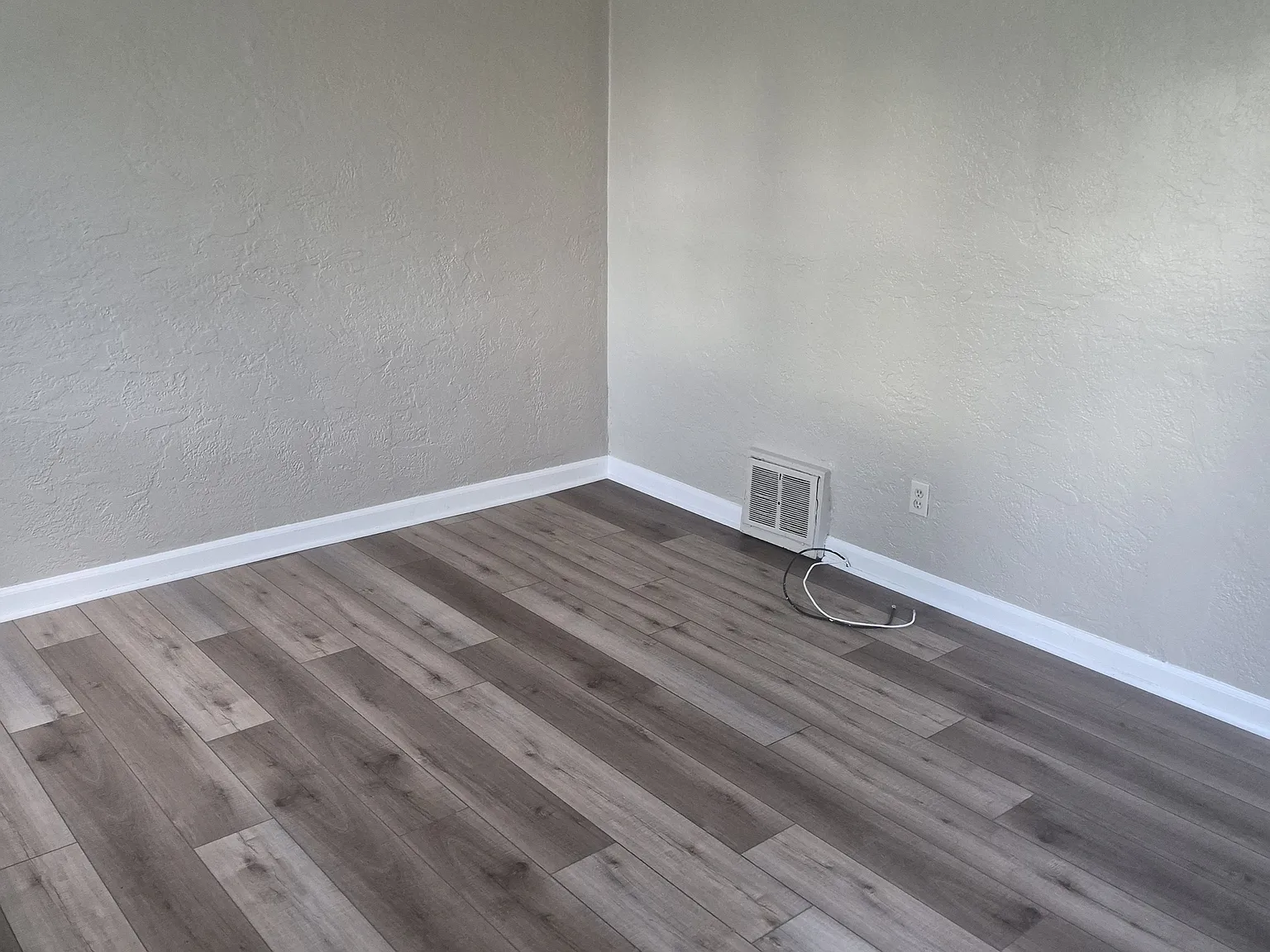 1126 Shadycrest Drive - 1 — Photo 4
