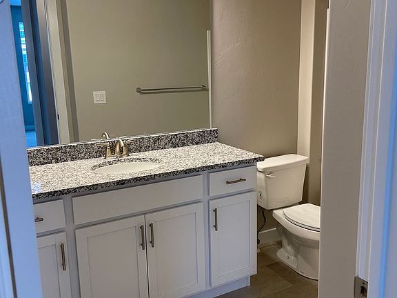5th image of 5667 Parkview Dr