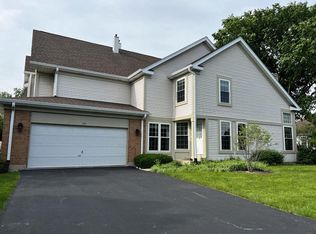 321 Cimarron Rd E, Lombard, IL 60148