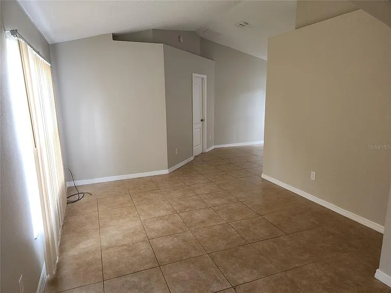1405 Teal Ct — Photo 3