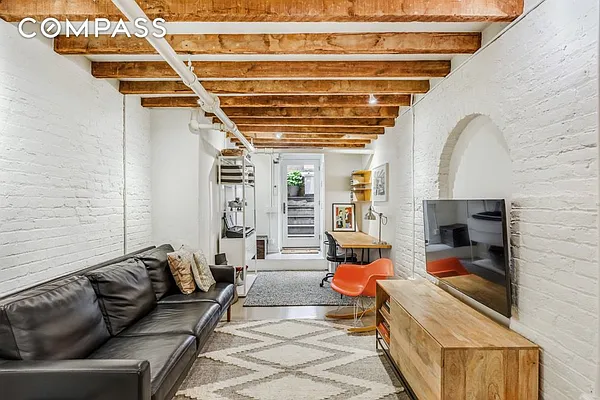 Sold by Compass | media 25