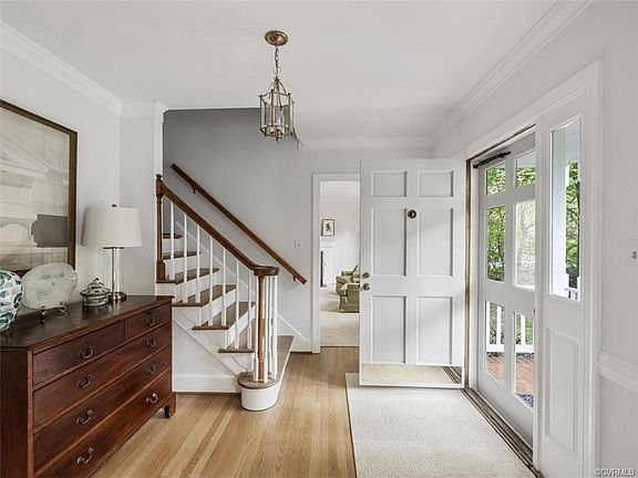 5th image of 205 W Erlwood Ct