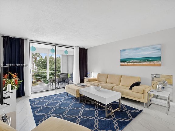 5th image of 2801 Somerset Dr APT 205
