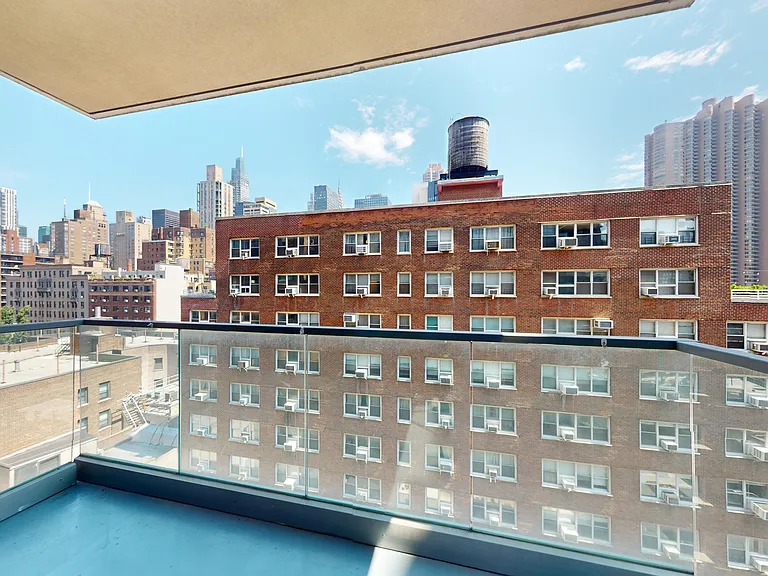 237 E 34th St #1004 — Photo 5