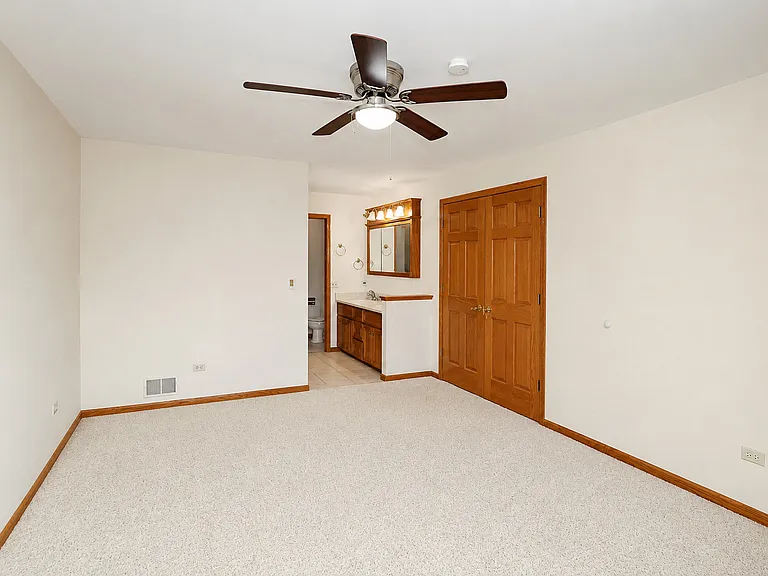 706 N Point Dr — Photo 18
