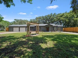 848 Nursery Rd, Clute, TX 77531