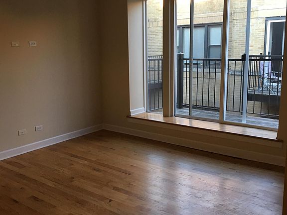 3rd image of 3352 W Wilson Ave APT 2E