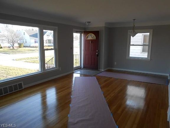 3rd image of 30033 Truman Ave
