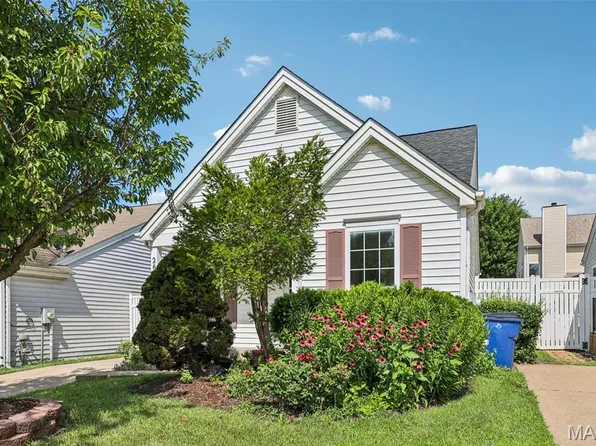 2639 Liberty Gardens Dr, Florissant, MO 63031