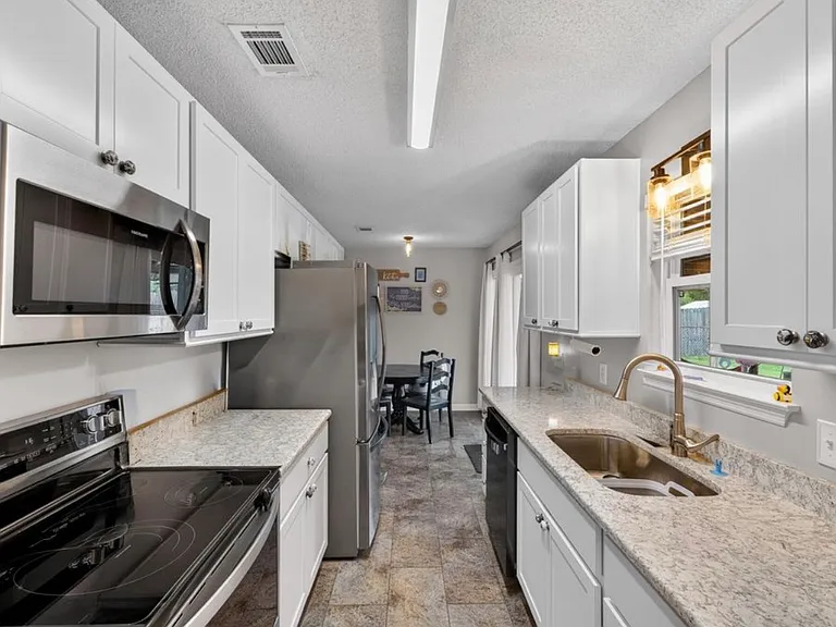 4234 Summit Trl — Photo 3