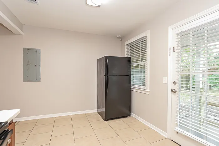 980 McTyre Ct — Photo 9