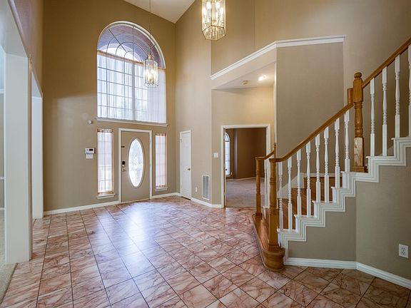 4th image of 724 Post Oak Dr