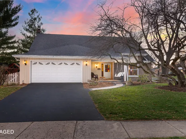 100 N Stauffer Dr, Naperville, IL 60540