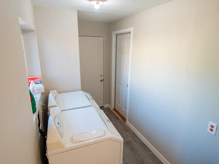813 Comstock Dr — Photo 31