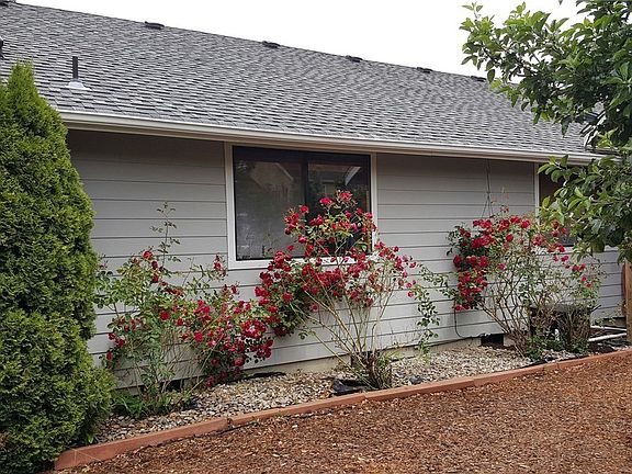2nd image of 3515 Ashley Dr NE