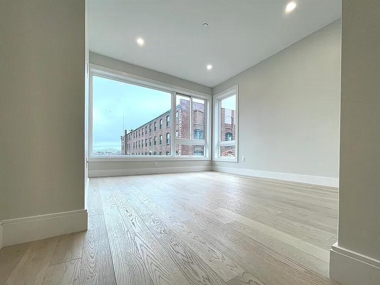 71 Border St #5 — Photo 3