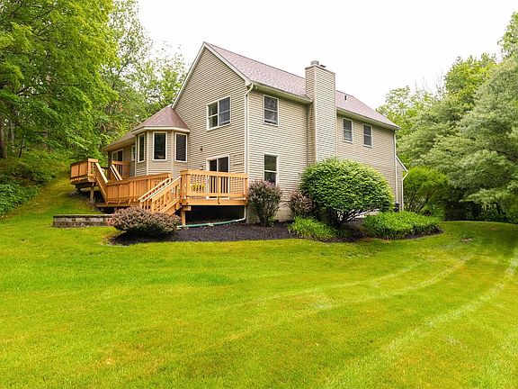 3rd image of 688 Traver Rd