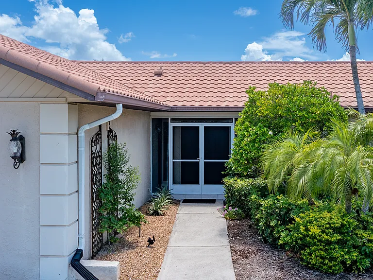 1131 Edington Pl — Photo 4