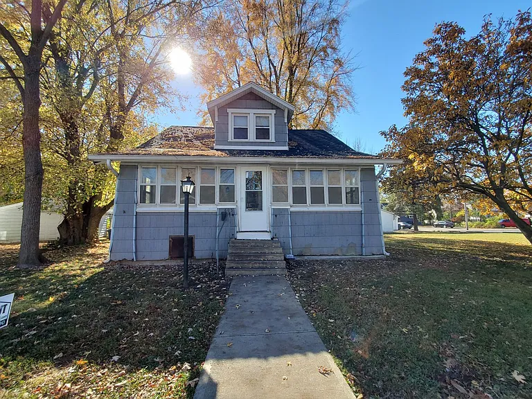 605 W Beechwood Ave — Photo 1